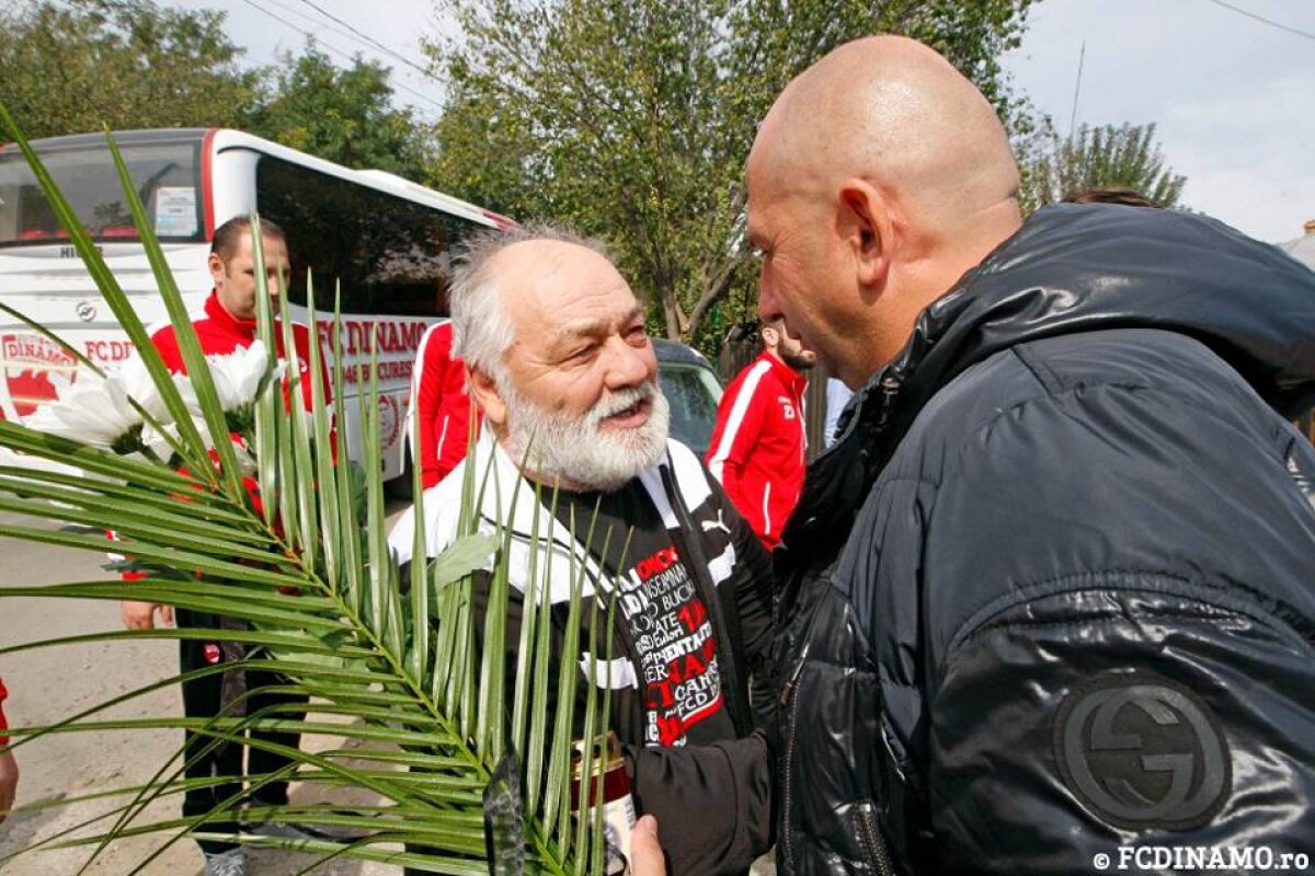 FOTO Dinamoviștii au comemorat 17 ani de la moartea lui Hîldan! Miriuță și jucătorii s-au întâlnit la cimitir cu tatăl "Unicului căpitan"