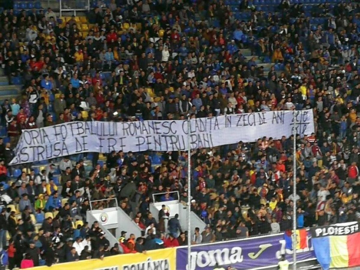 FOTO Fanii naționalei își continuă războiul cu FRF » Mesaj dur în timpul meciului dintre România și Kazakhstan