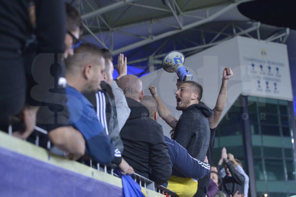 FOTO Ce nu s-a văzut la TV! Grozav, șef de galerie după meci + ce s-a întâmplat cu Hoban, Budescu și Contra 