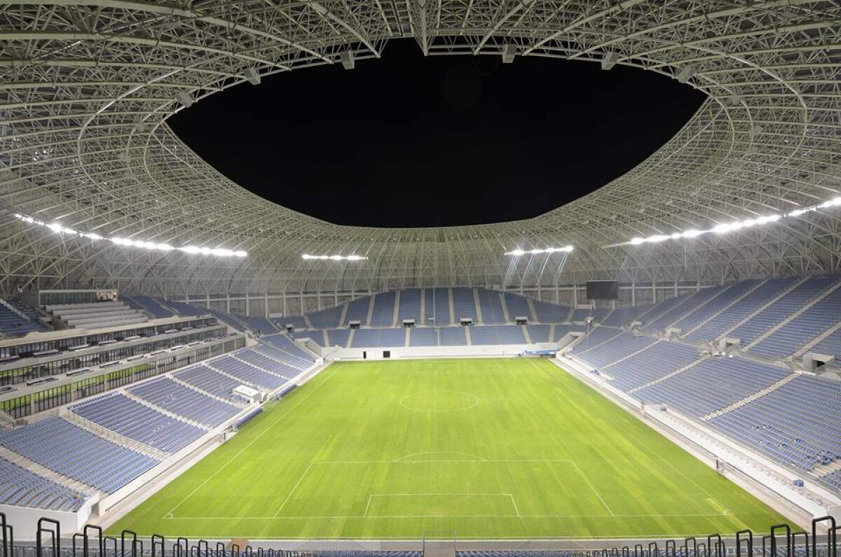 VIDEO + FOTO Imagini superbe de pe stadionul din Craiova! Și noaptea arena arată incredibil 