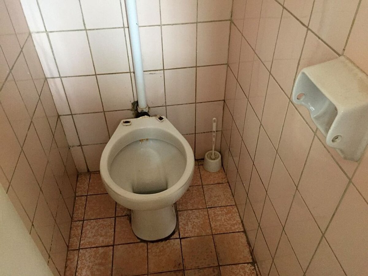 EXCLUSIV / FOTO & VIDEO Imagini deplorabile! Banca a deschis arena BNR pentru presă » Vrea să o cedeze sportului și invită guvernul să ofere o soluție legală!