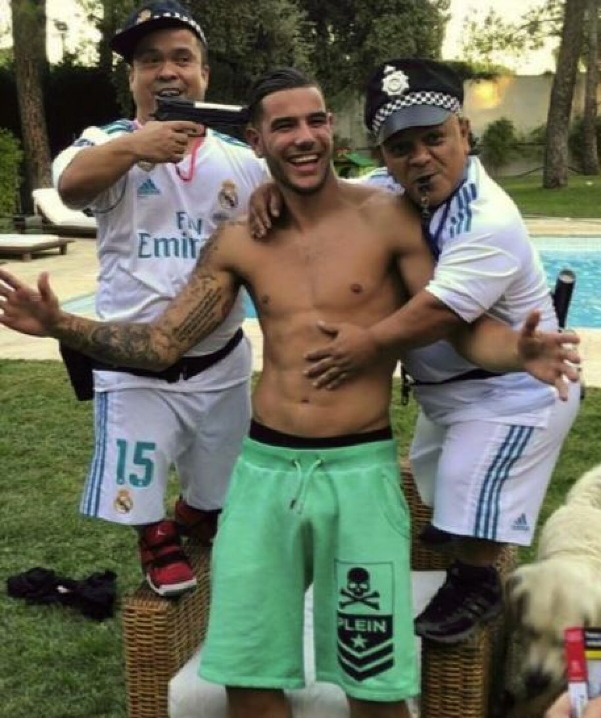 FOTO Un jucător al lui Zidane a șocat de ziua lui » S-a pozat cu pistolul la cap, iar fratele lui a stricat sigla lui Real Madrid