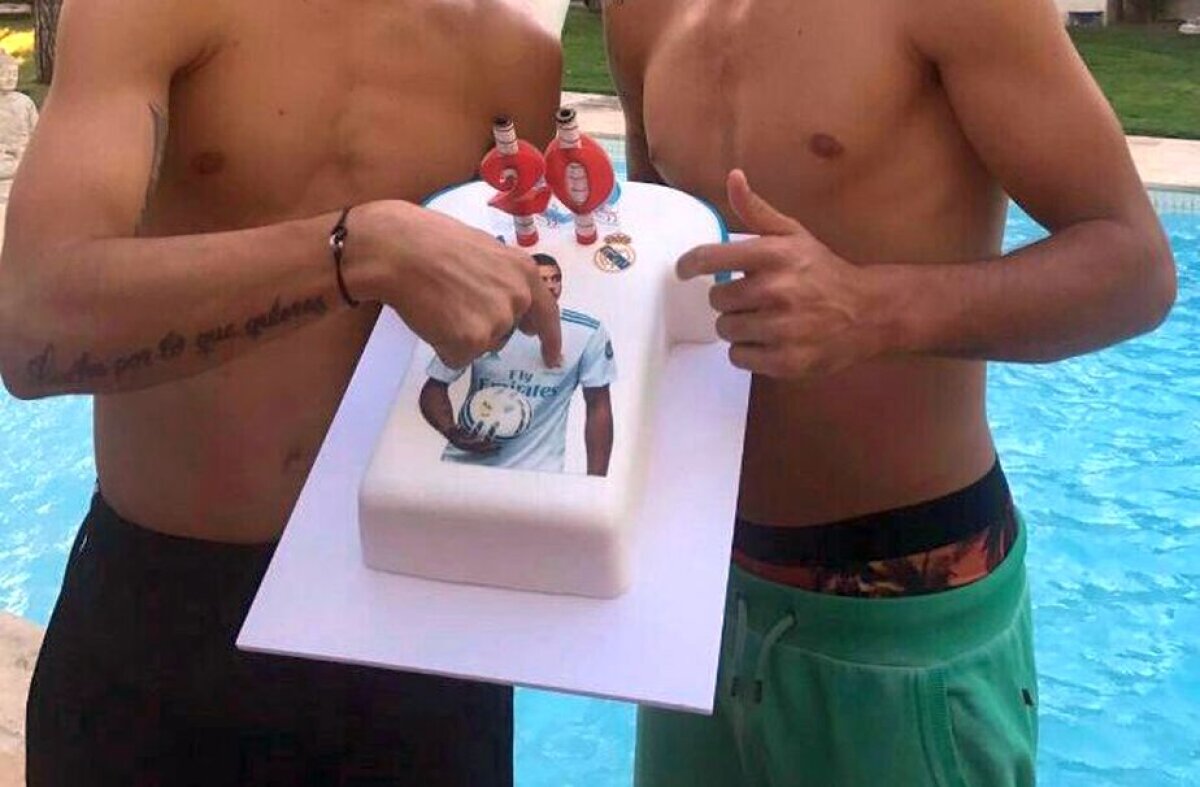 FOTO Un jucător al lui Zidane a șocat de ziua lui » S-a pozat cu pistolul la cap, iar fratele lui a stricat sigla lui Real Madrid