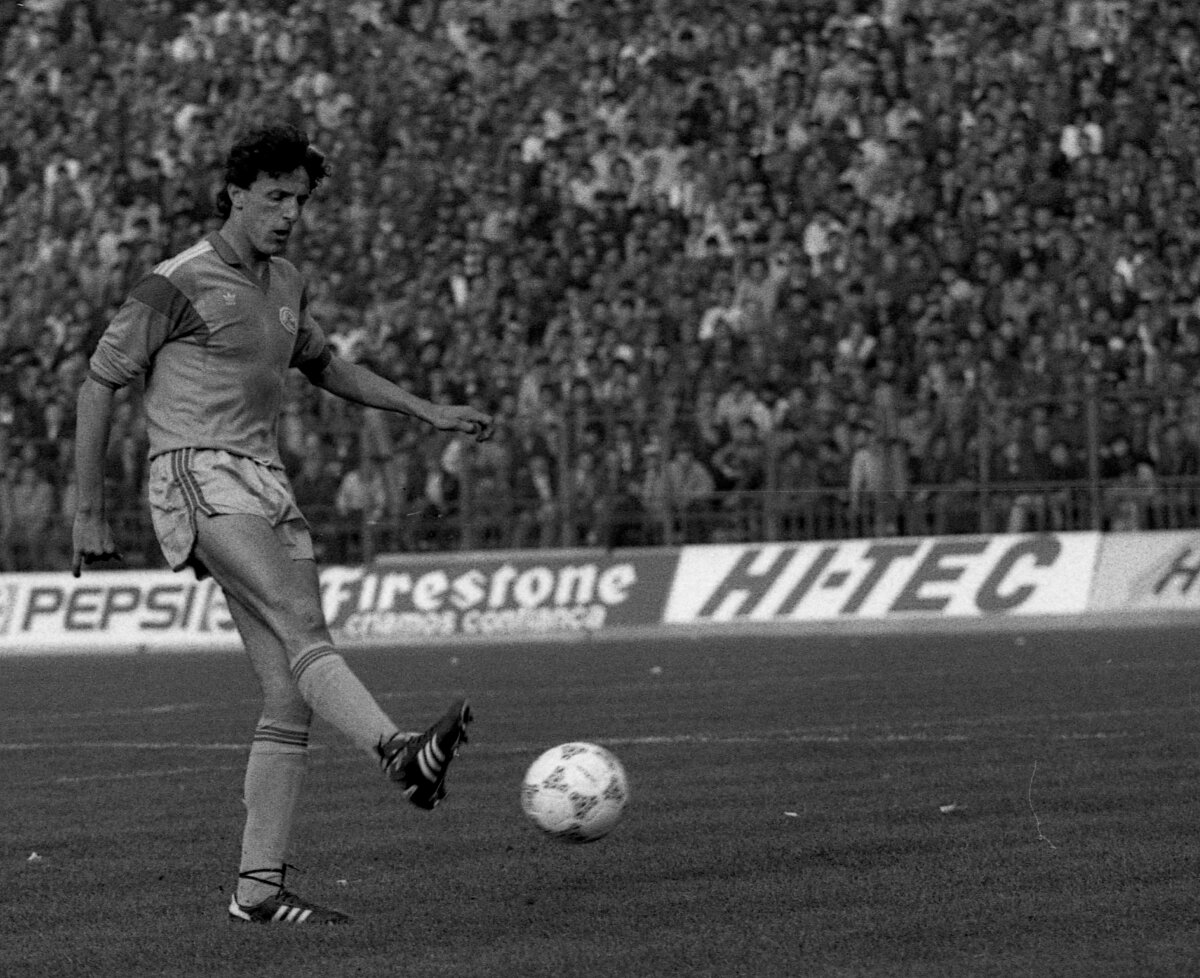 GALERIE FOTO » Cariera unuia dintre cei mai mari fotbaliști în imagini și 10 repere memorabile pentru "Împăratul Gică"!