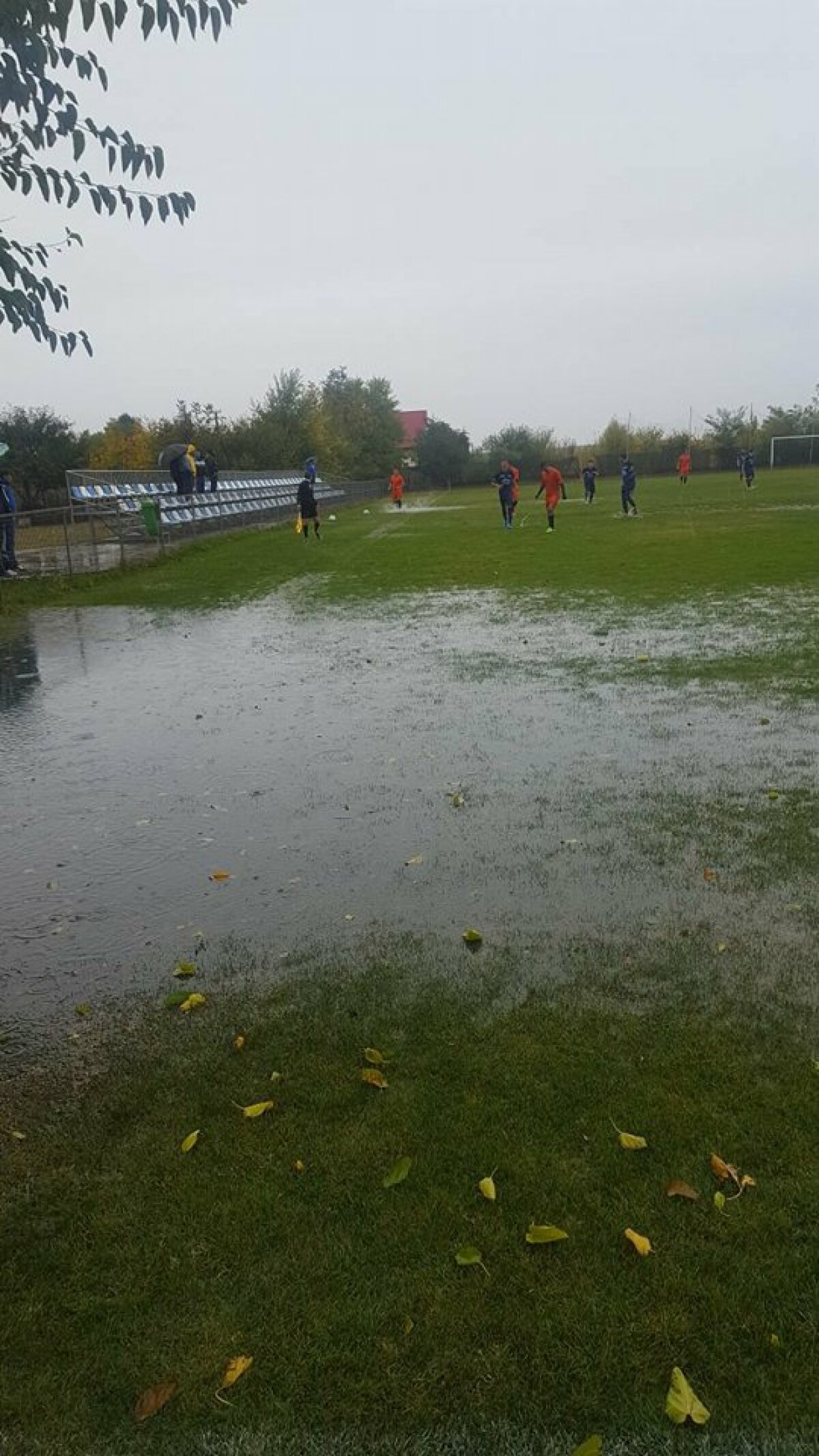 VIDEO+FOTO Arbitru bătut la un meci din Liga a 4-a! A ajuns de urgență la spital: "Îl voi da în judecată și toți banii îi voi dona unei case de copii"