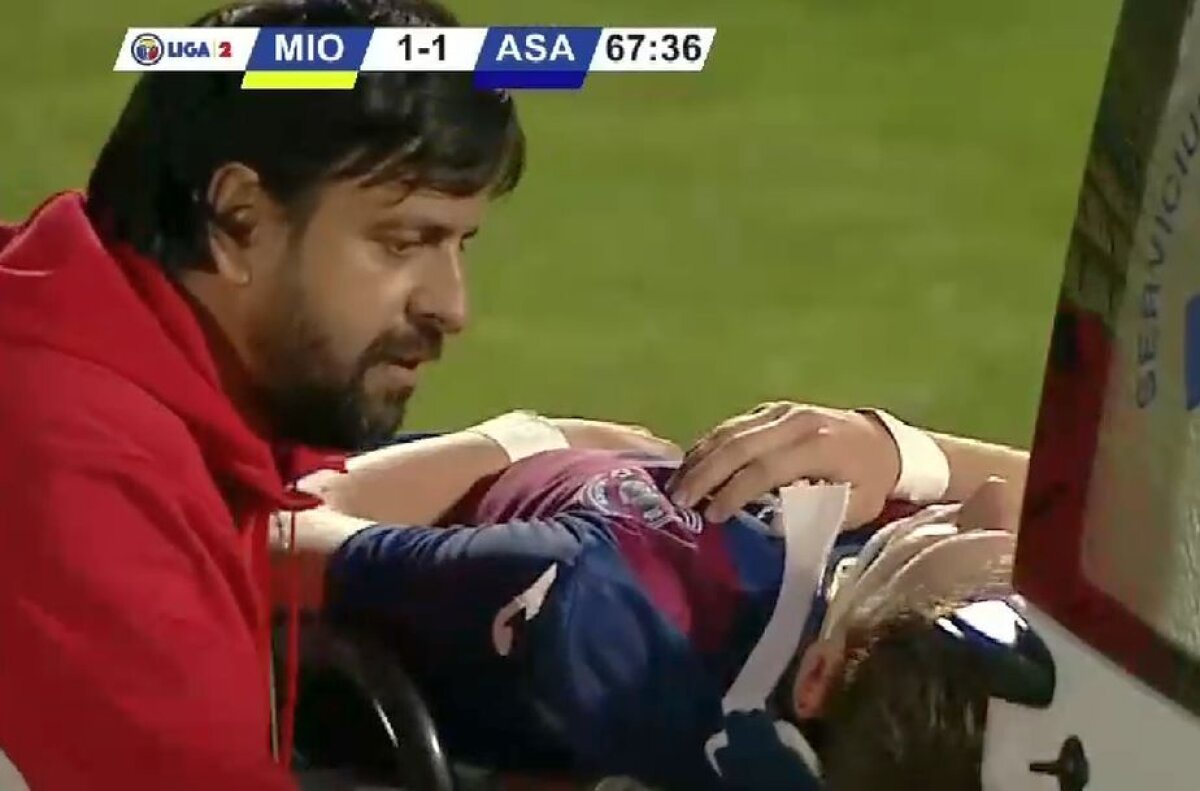FOTO Accidentare groaznică suferită de un jucător din Liga a 2-a! Salvarea a întârziat să plece de la stadion