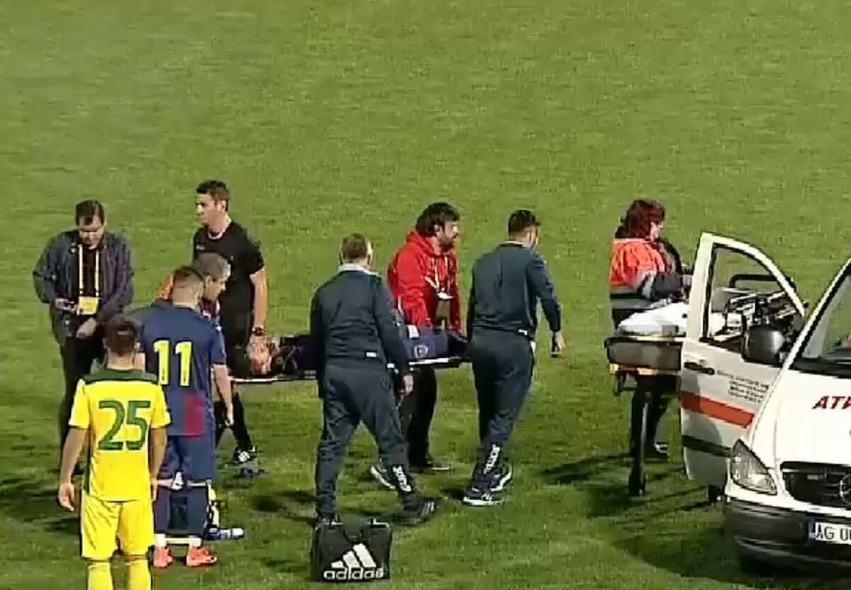 FOTO Accidentare groaznică suferită de un jucător din Liga a 2-a! Salvarea a întârziat să plece de la stadion