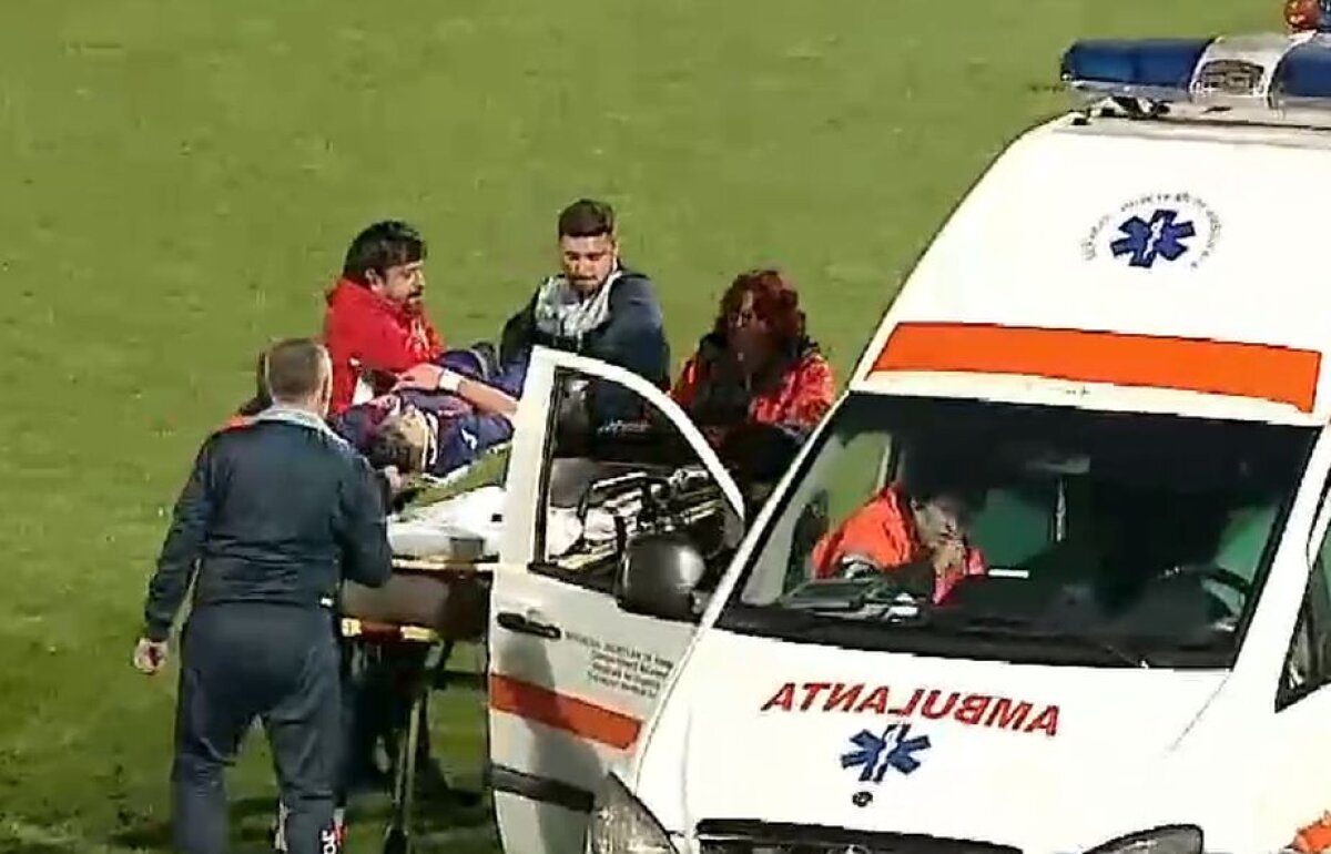 FOTO Accidentare groaznică suferită de un jucător din Liga a 2-a! Salvarea a întârziat să plece de la stadion