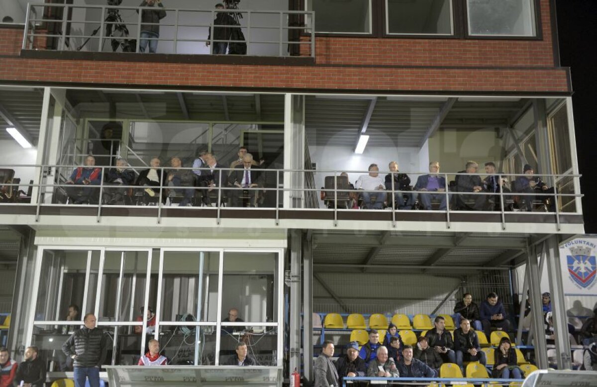 GALERIE FOTO Invazie de vedete la Voluntari - FCSB » Mircea Lucescu, Anghel Iordănescu, Mircea Sandu şi alte nume mari au venit la partida din Ilfov