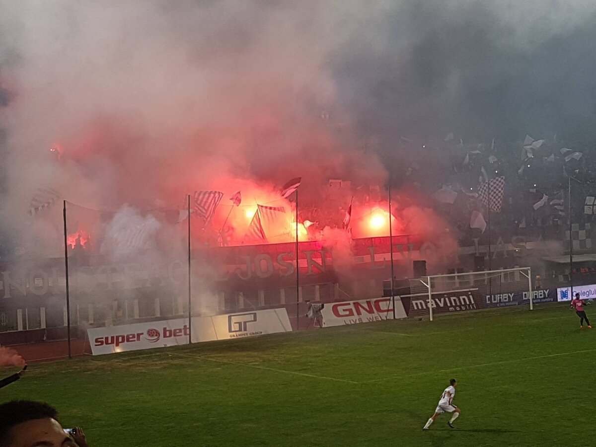 FOTO+VIDEO Spectacol ca-n vremurile bune în tribunele Giuleștiului! Coregrafie controversată cu Gigi Becali a steliștilor