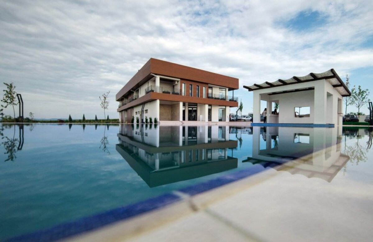 GALERIE FOTO Așa arată resortul de 1,5 milioane de euro construit în orașul natal de un internațional român!