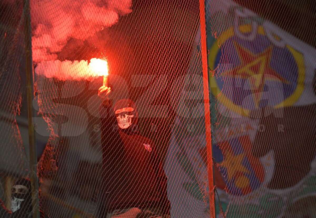 GALERIE FOTO Atunci când suporterii reînvie tradiția » 11.000 de oameni au creat o atmosferă incendiară la marele derby Rapid - Steaua, 1-1 