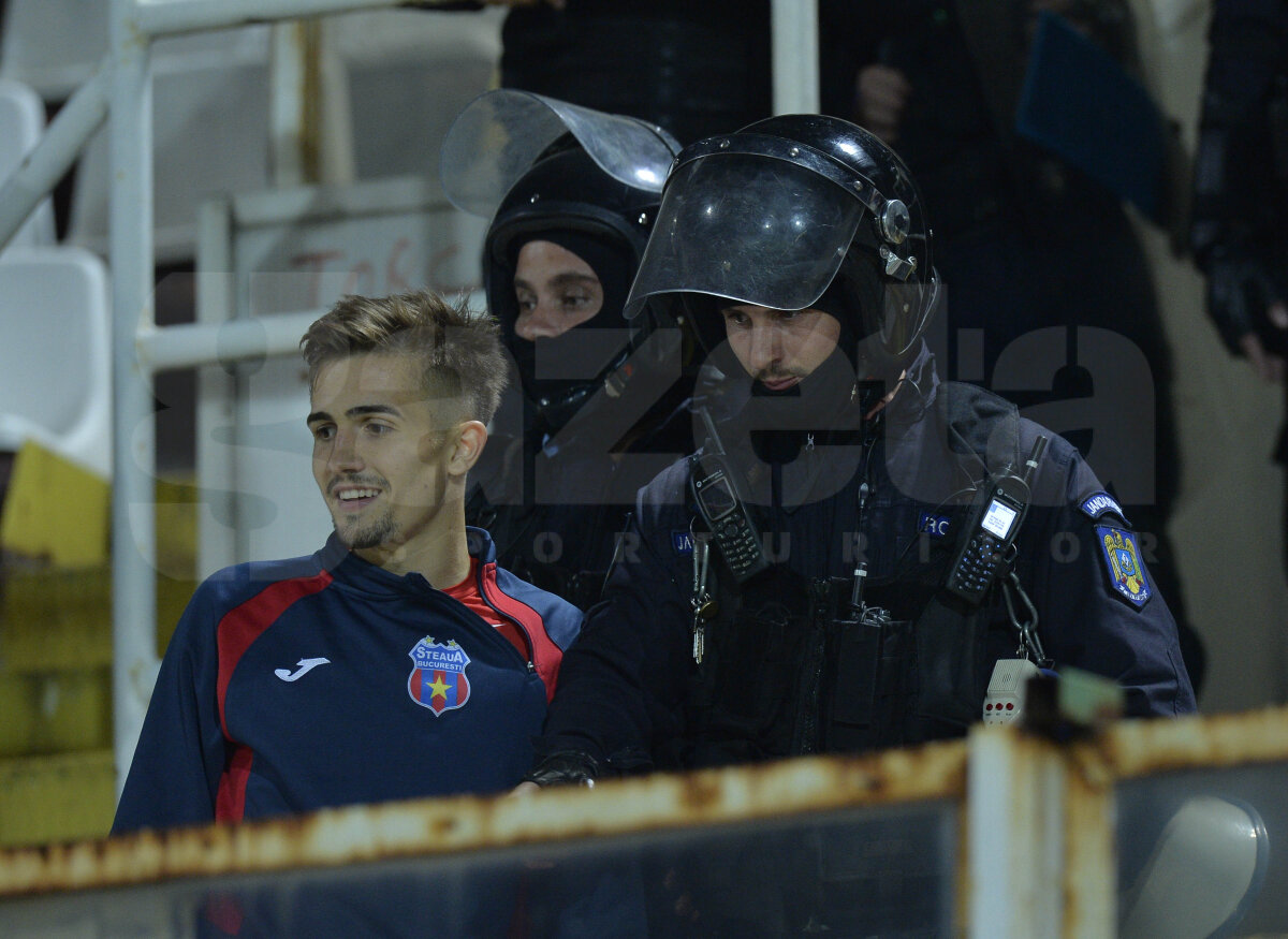 GALERIE FOTO Atunci când suporterii reînvie tradiția » 11.000 de oameni au creat o atmosferă incendiară la marele derby Rapid - Steaua, 1-1 