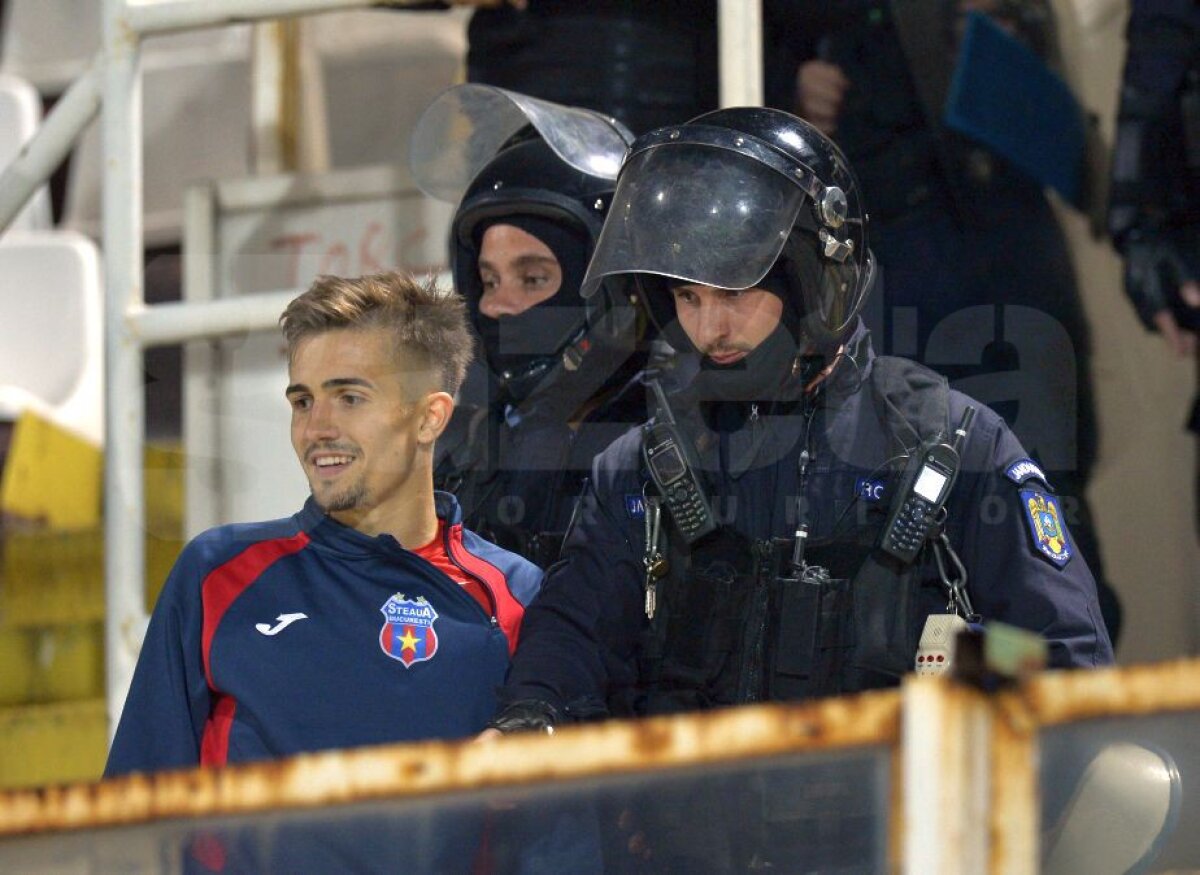 GALERIE FOTO Atunci când suporterii reînvie tradiția » 11.000 de oameni au creat o atmosferă incendiară la marele derby Rapid - Steaua, 1-1 
