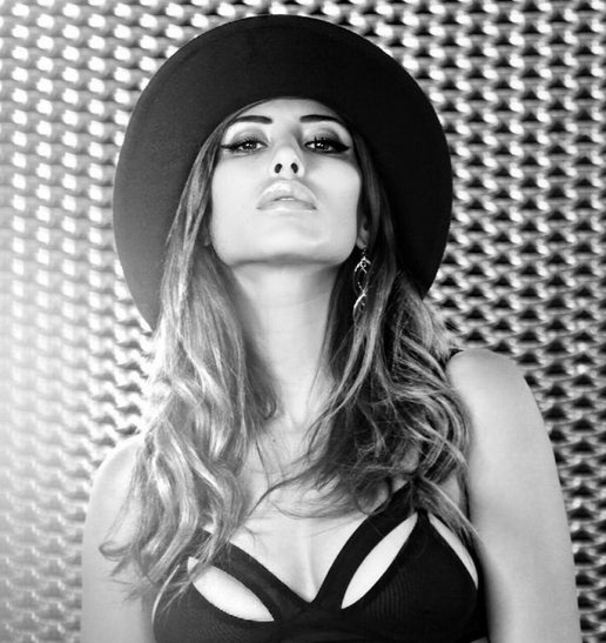 FOTO Mila înfuriată » Cea mai mare fană a Milanului suferă după eșecul cu Inter din Derby della Madonnnina, 2-3