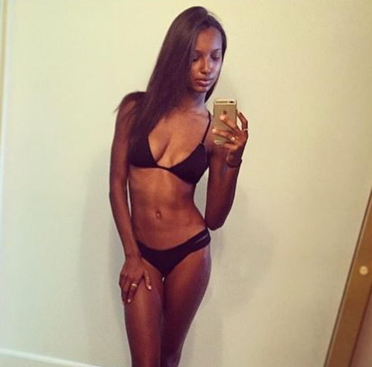 FOTO Polisportiva din Forbes » Una dintre cele mai sexy modele Victoria Secret's, deturnată de mama ei