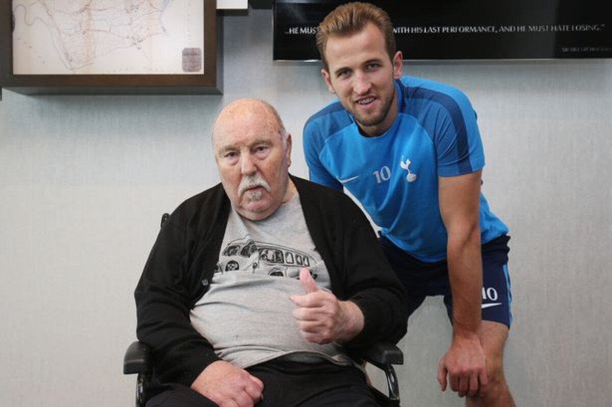 GALERIE FOTO O imagine memorabilă. Ziua când golgeterii se întâlnesc: Harry Kane, alături de Jimmy Greaves, într-un selfie tulburător