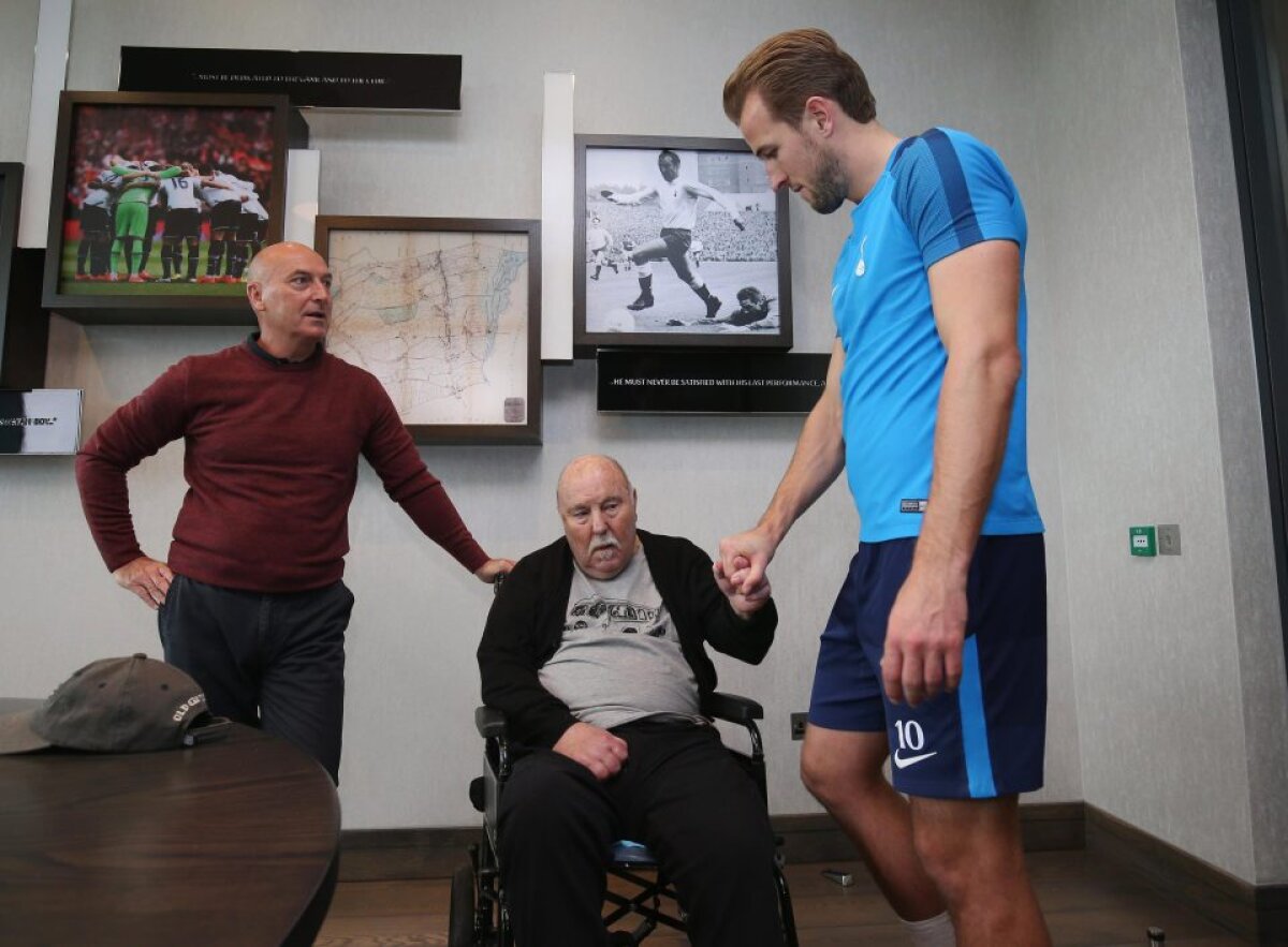 GALERIE FOTO O imagine memorabilă. Ziua când golgeterii se întâlnesc: Harry Kane, alături de Jimmy Greaves, într-un selfie tulburător