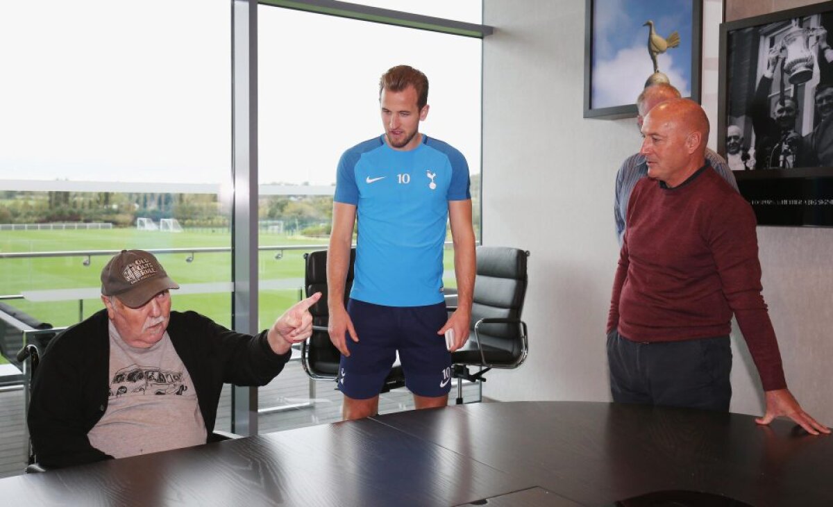 GALERIE FOTO O imagine memorabilă. Ziua când golgeterii se întâlnesc: Harry Kane, alături de Jimmy Greaves, într-un selfie tulburător