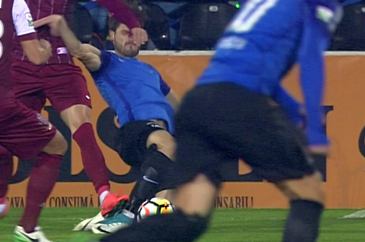 FOTO Liderul Ligii 1 a cerut penalty în meciul cu Viitorul! Dan Petrescu a sărit de pe bancă, dar Colțescu n-a oprit jocul