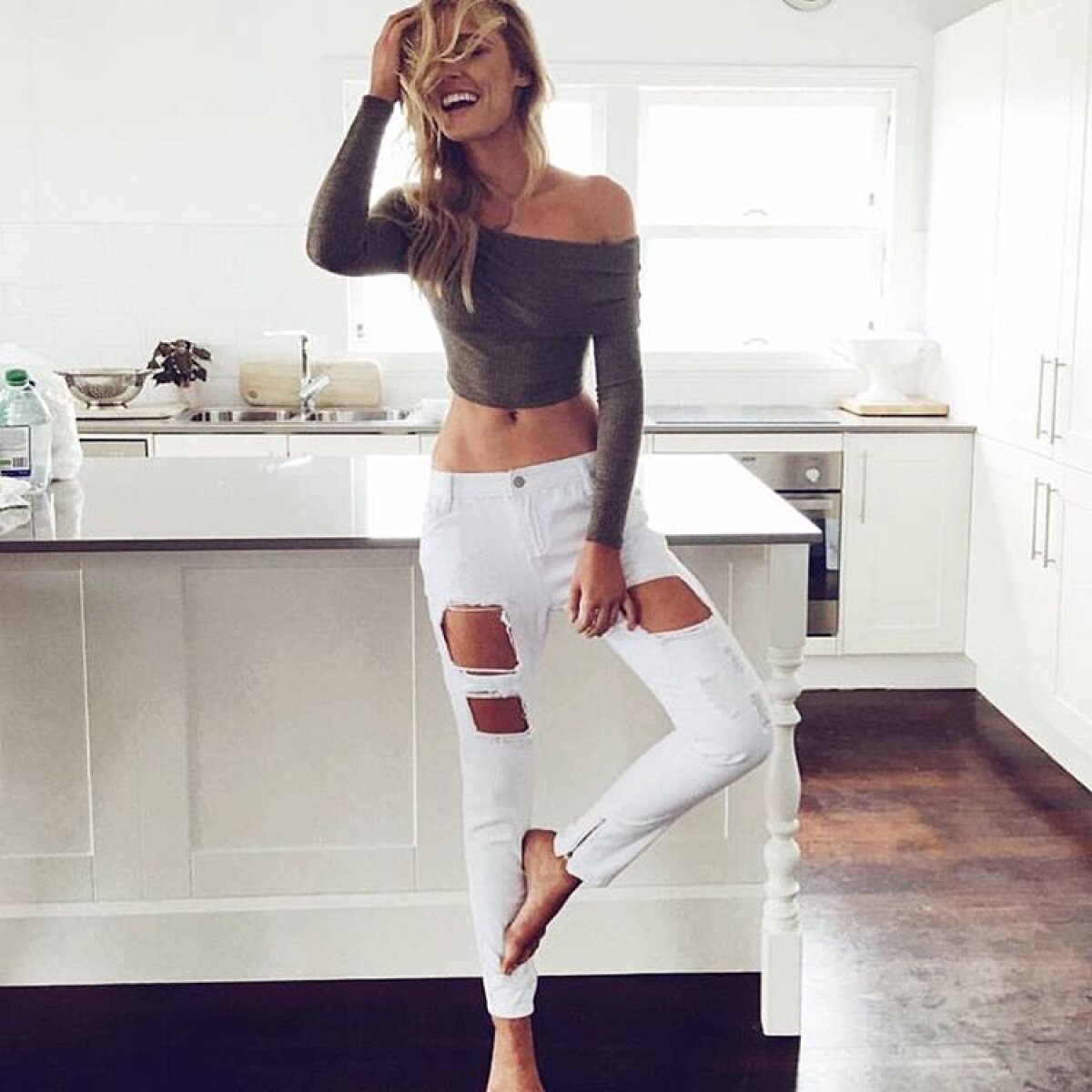 FOTO Iubita unui fotbalist a ajuns în Sports Illustrated: fotografii demențiale