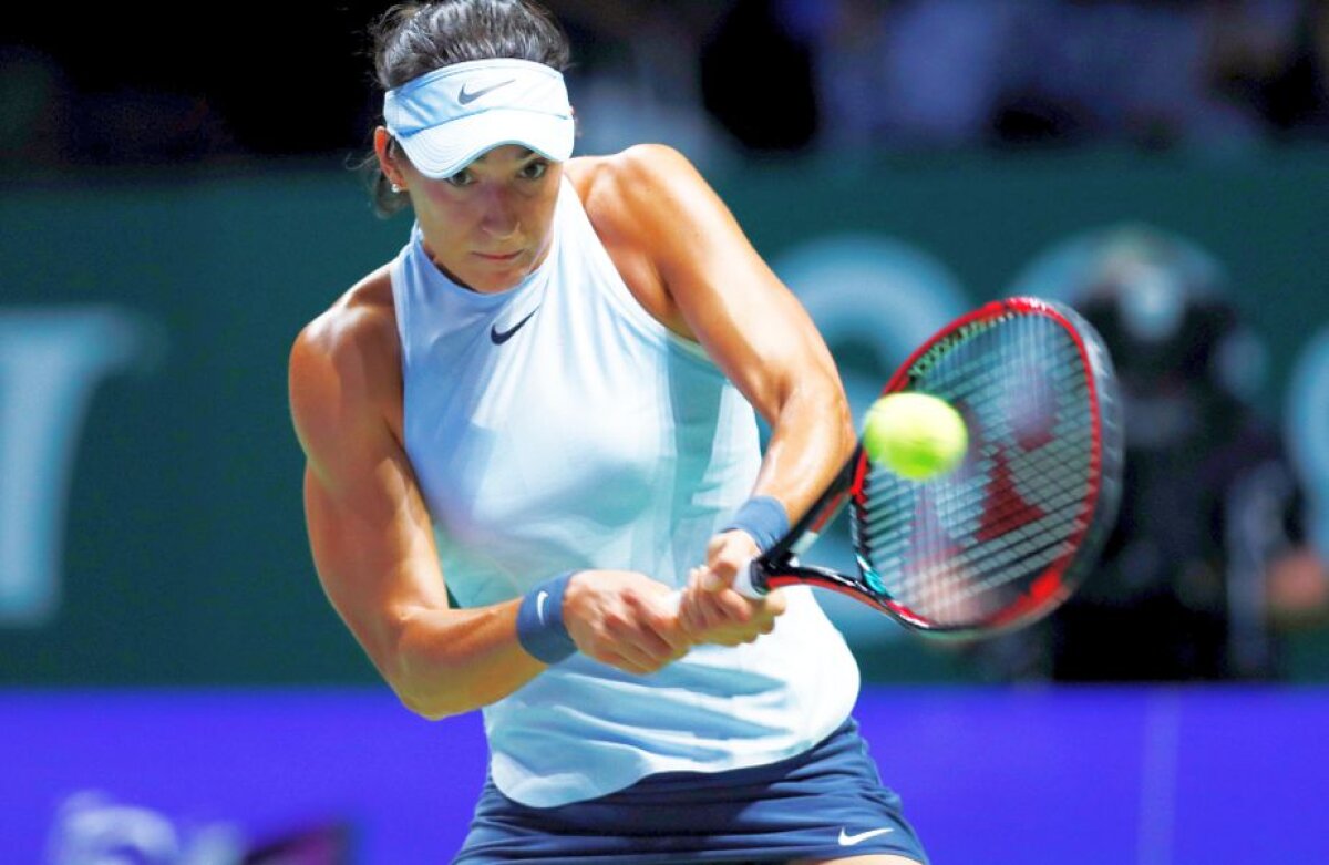 SIMONA HALEP - CAROLINE GARCIA  6-4, 6-2 // FOTO + VIDEO Mingi nerăbdătoare » Prima victorie la Singapore! Liderul mondial Simona Halep, lecție de tenis contra Carolinei Garcia