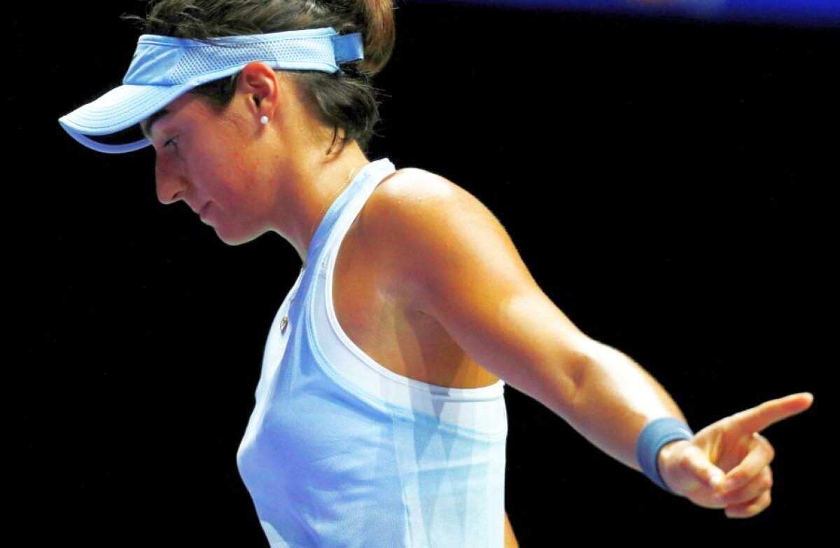 SIMONA HALEP - CAROLINE GARCIA  6-4, 6-2 // FOTO + VIDEO Mingi nerăbdătoare » Prima victorie la Singapore! Liderul mondial Simona Halep, lecție de tenis contra Carolinei Garcia