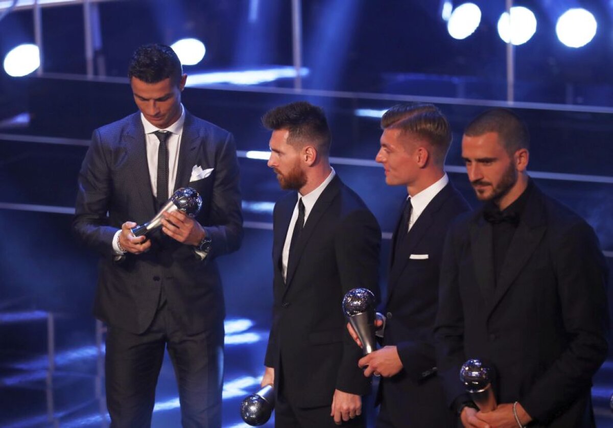 GALERIE FOTO Premiile FIFA pe 2017 » Cristiano Ronaldo a luat marele trofeu: "E un moment extraordinar pentru mine" + Cum arată cel mai bun ”11” al anului