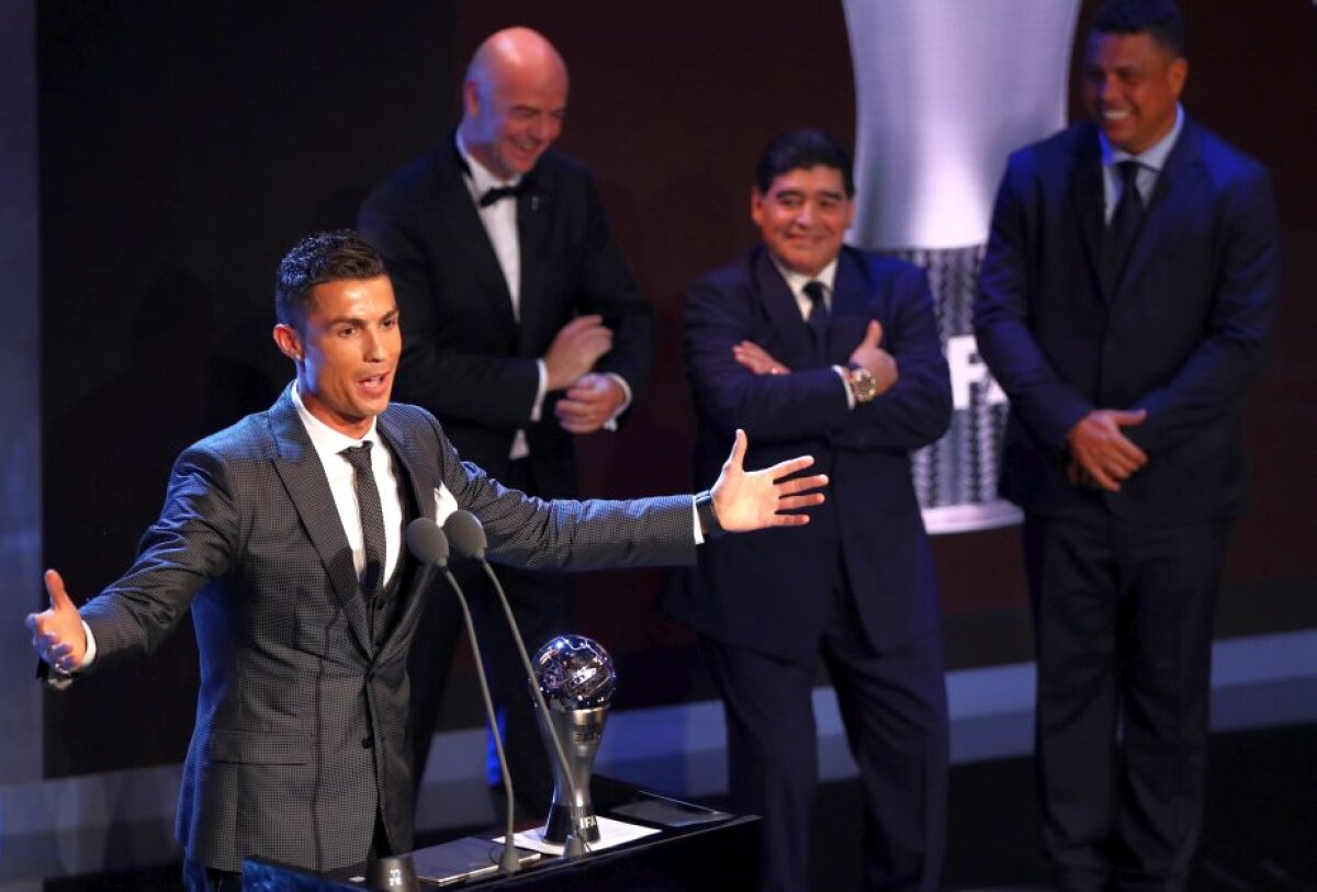 GALERIE FOTO Premiile FIFA pe 2017 » Cristiano Ronaldo a luat marele trofeu: "E un moment extraordinar pentru mine" + Cum arată cel mai bun ”11” al anului