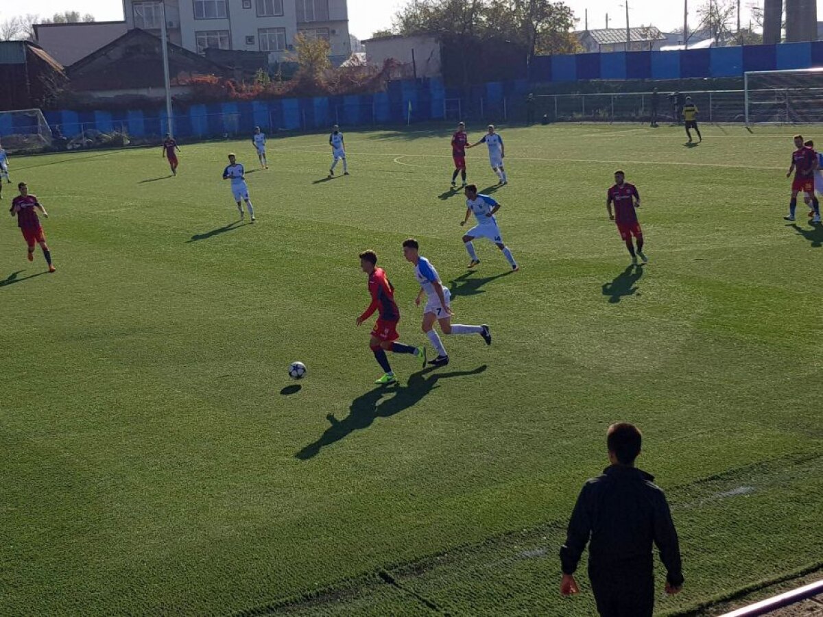  VIDEO + FOTO Sărbătoare pe Intrarea Vrabiei » CSA Steaua câștigă și urcă din nou pe prima poziție a clasamentului! Spectator-surpriză la meci