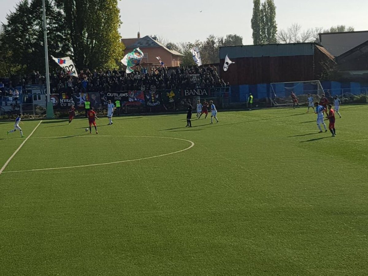  VIDEO + FOTO Sărbătoare pe Intrarea Vrabiei » CSA Steaua câștigă și urcă din nou pe prima poziție a clasamentului! Spectator-surpriză la meci