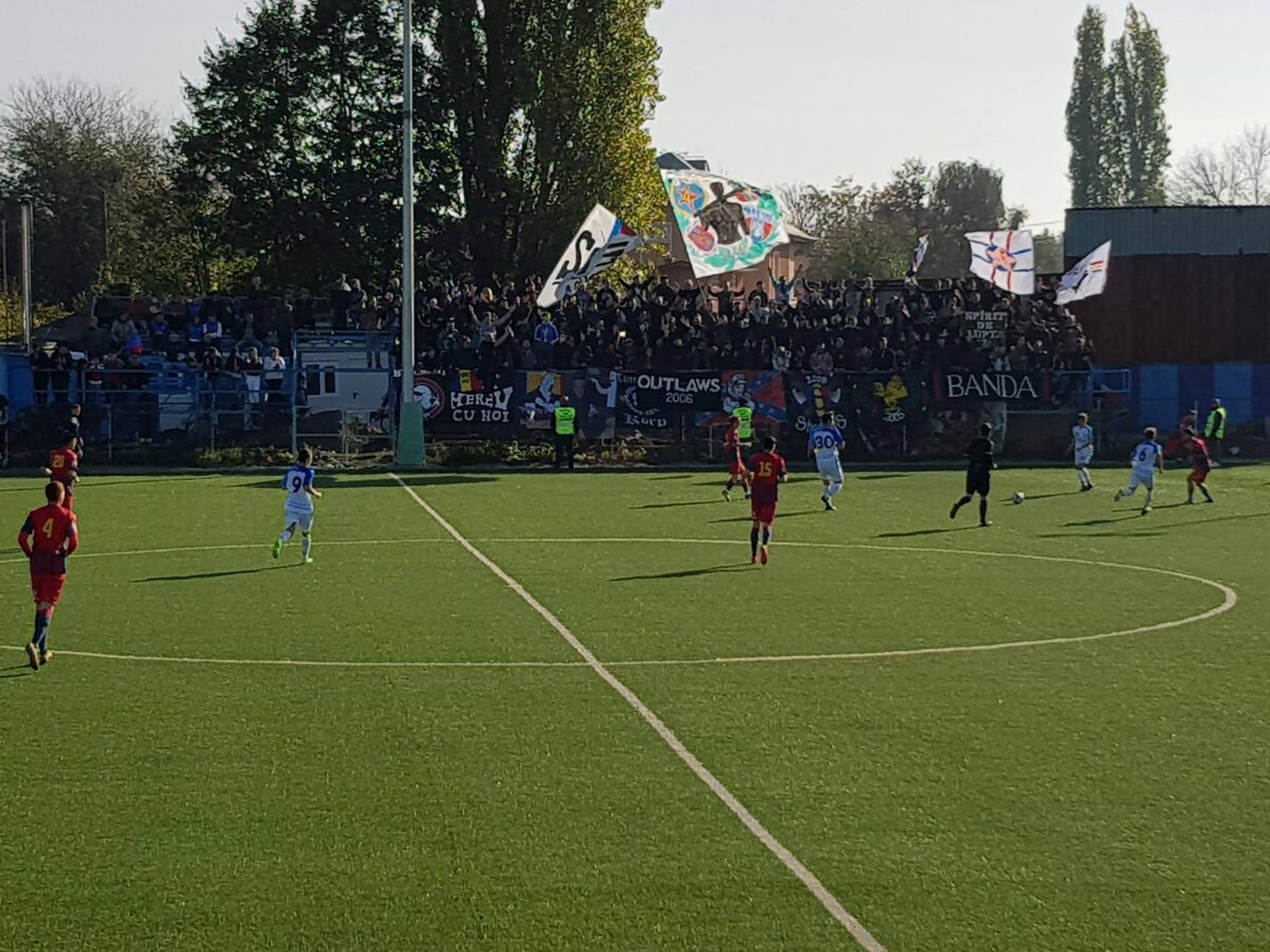  VIDEO + FOTO Sărbătoare pe Intrarea Vrabiei » CSA Steaua câștigă și urcă din nou pe prima poziție a clasamentului! Spectator-surpriză la meci