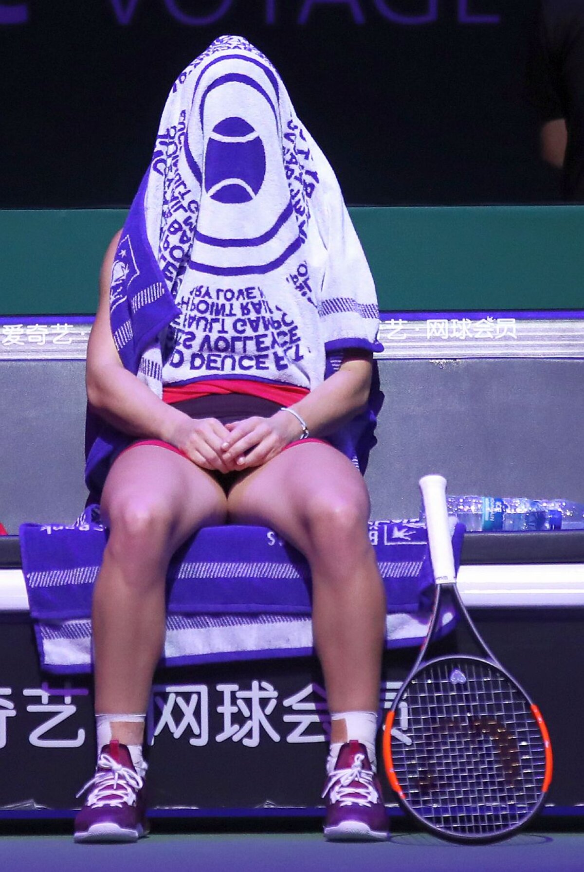 SIMONA HALEP - ELINA SVITOLINA //  FOTO+VIDEO » Adio, 2017 » Doborâtă de presiune, Simona Halep este OUT de la Turneul Campioanelor