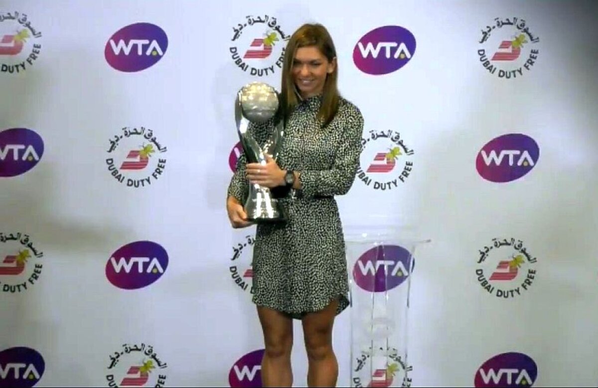 SIMONA HALEP LIDER MONDIAL // FOTO Simona Halep a primit trofeul pentru primul loc WTA: "E imens pentru România" » Ce mesaj i-a transmis lui Roger Federer