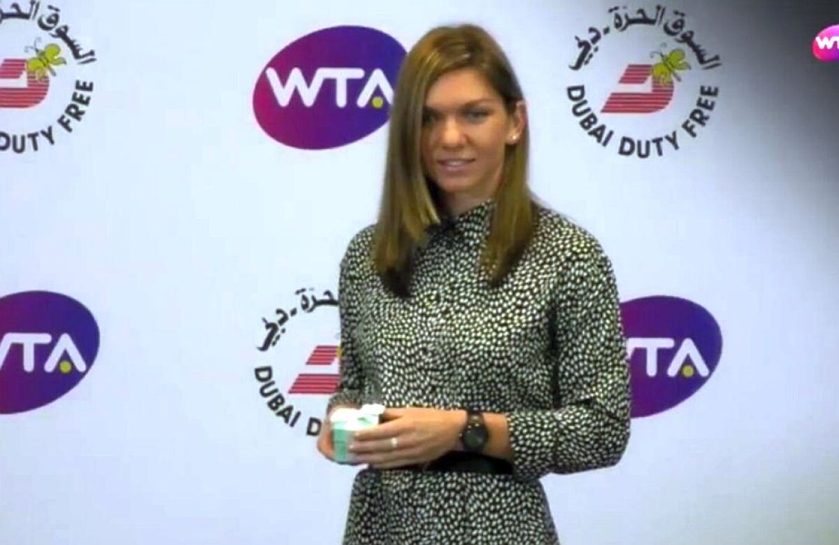 SIMONA HALEP LIDER MONDIAL // FOTO Simona Halep a primit trofeul pentru primul loc WTA: "E imens pentru România" » Ce mesaj i-a transmis lui Roger Federer