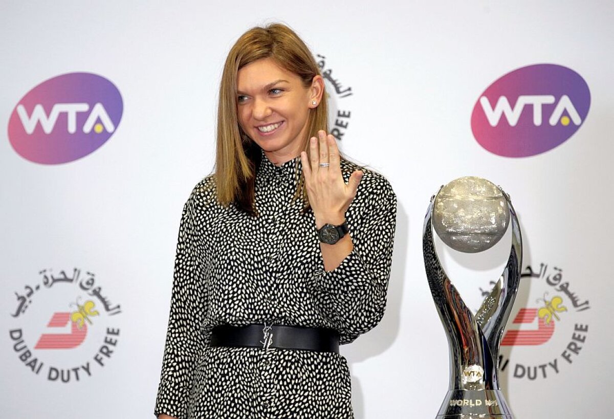 SIMONA HALEP LIDER MONDIAL // FOTO Simona Halep a primit trofeul pentru primul loc WTA: "E imens pentru România" » Ce mesaj i-a transmis lui Roger Federer