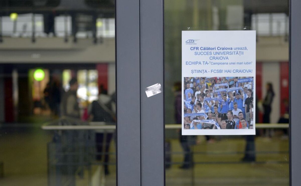 VIDEO+FOTO Suporterii lui CSU au luat cu asalt gara din Craiova! Au avut la dispoziție un tren în culorile echipei, iar CFR le-a transmis un mesaj special