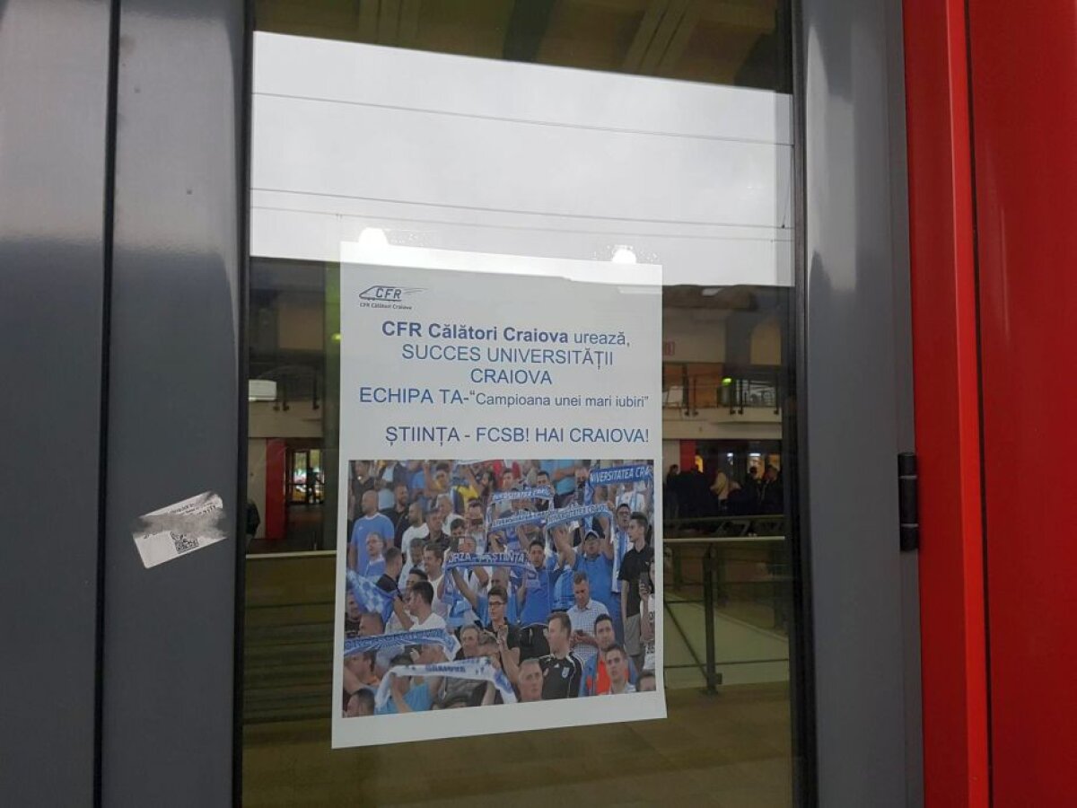 VIDEO+FOTO Suporterii lui CSU au luat cu asalt gara din Craiova! Au avut la dispoziție un tren în culorile echipei, iar CFR le-a transmis un mesaj special