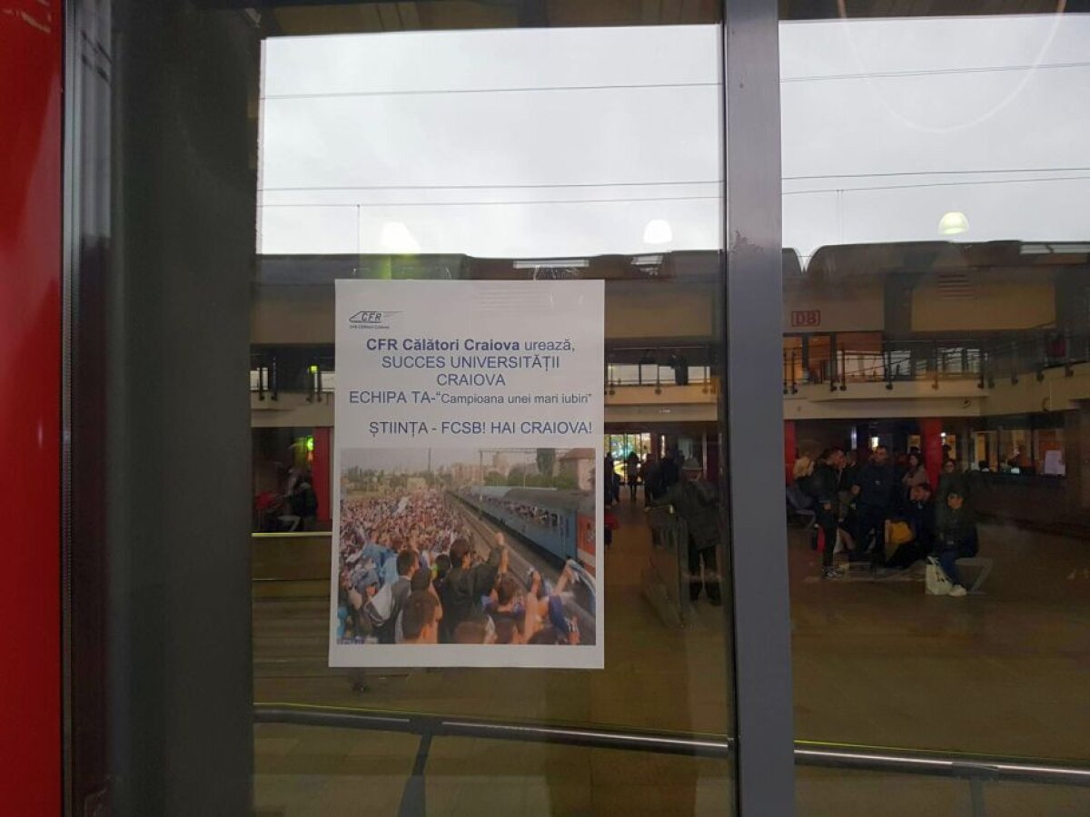 VIDEO+FOTO Suporterii lui CSU au luat cu asalt gara din Craiova! Au avut la dispoziție un tren în culorile echipei, iar CFR le-a transmis un mesaj special