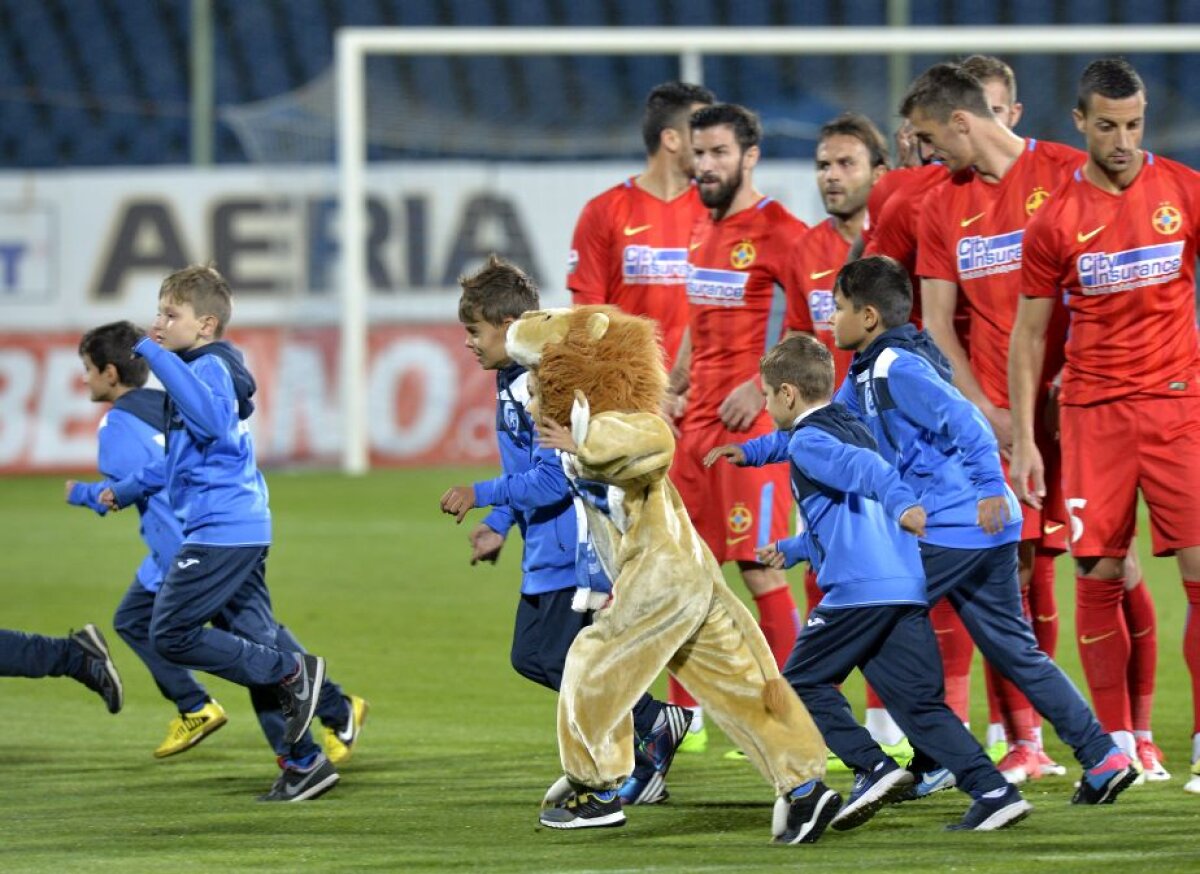 VIDEO+FOTO » FCSB se impune spectaculos cu CSU Craiova, 5-2, și devine lider în Liga 1!