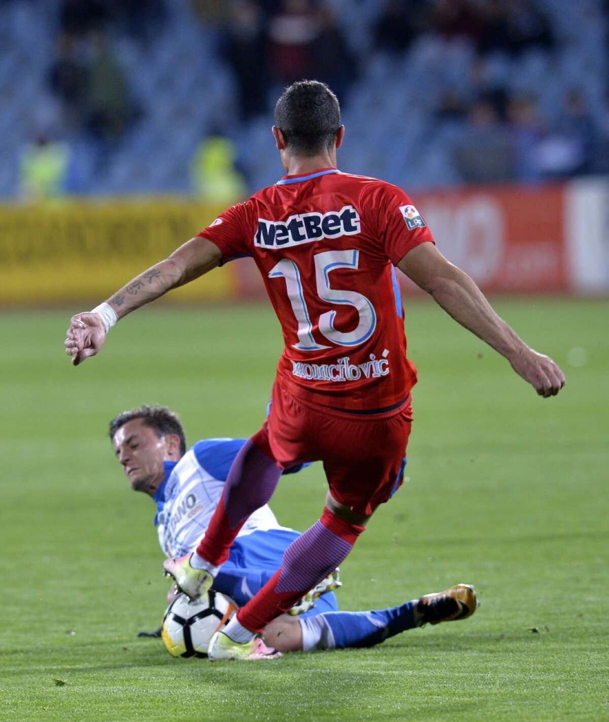 VIDEO+FOTO » FCSB se impune spectaculos cu CSU Craiova, 5-2, și devine lider în Liga 1!