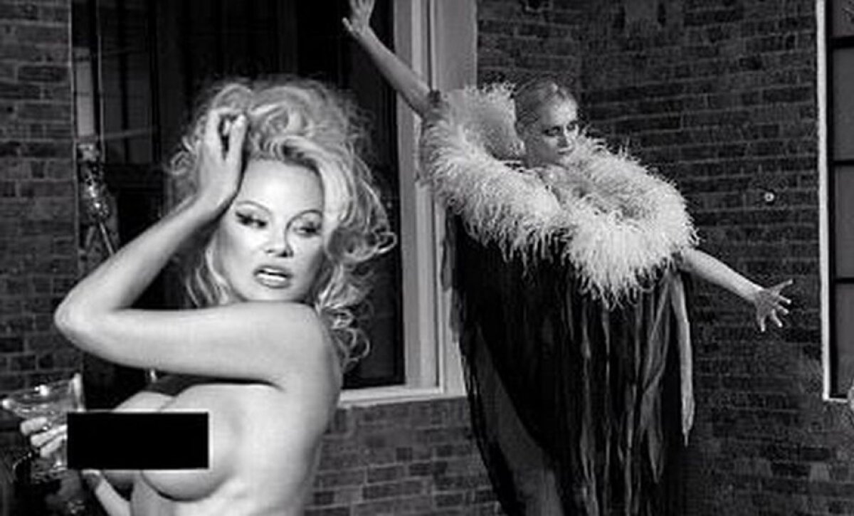 FOTO Pamela Anderson a pozat complet dezbrăcată la 50 de ani şi e mai provocatoare ca niciodată