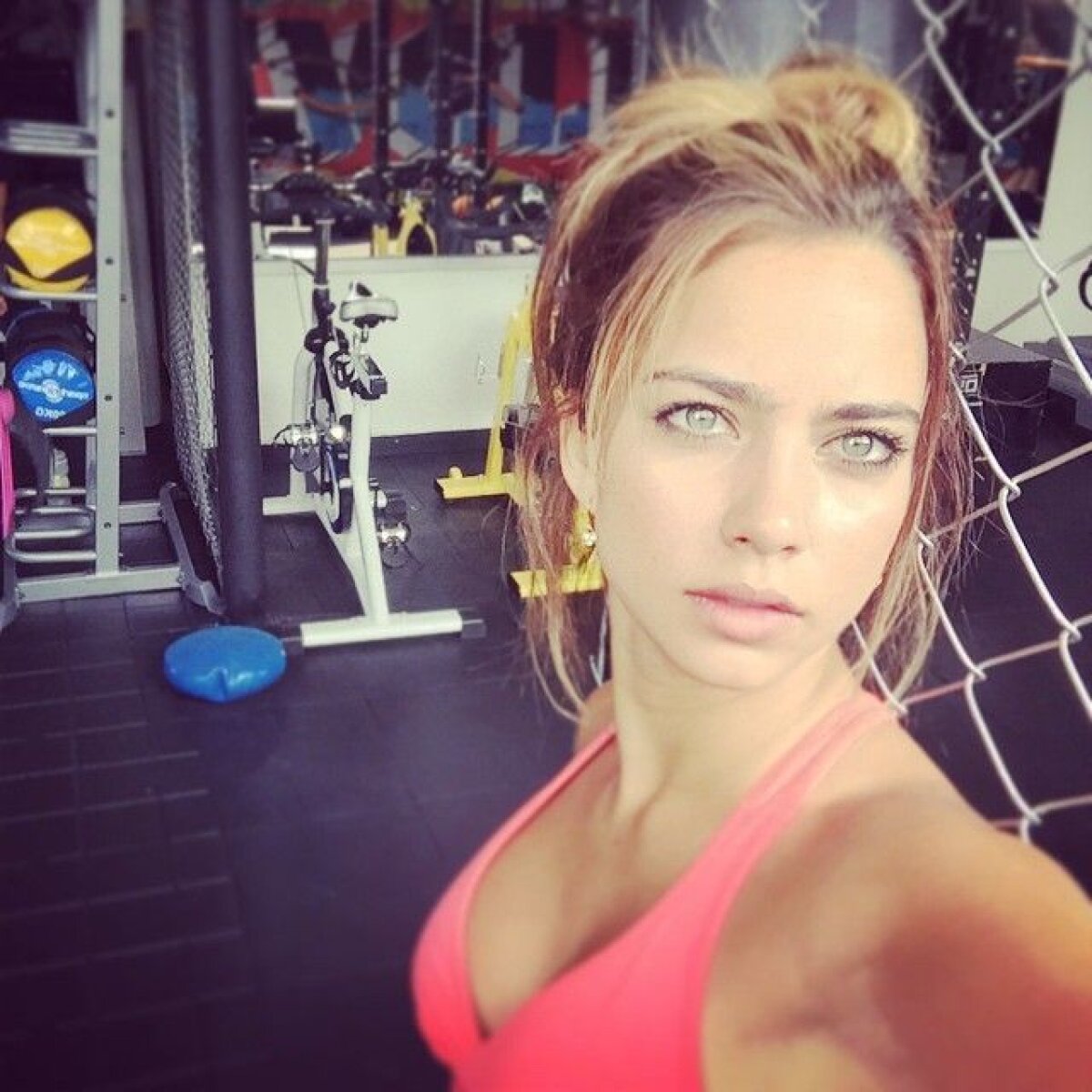 FOTO Avocata sexy adoră fotbalul » Catalina e inteligentă și impresionează prin frumusețea sa exotică