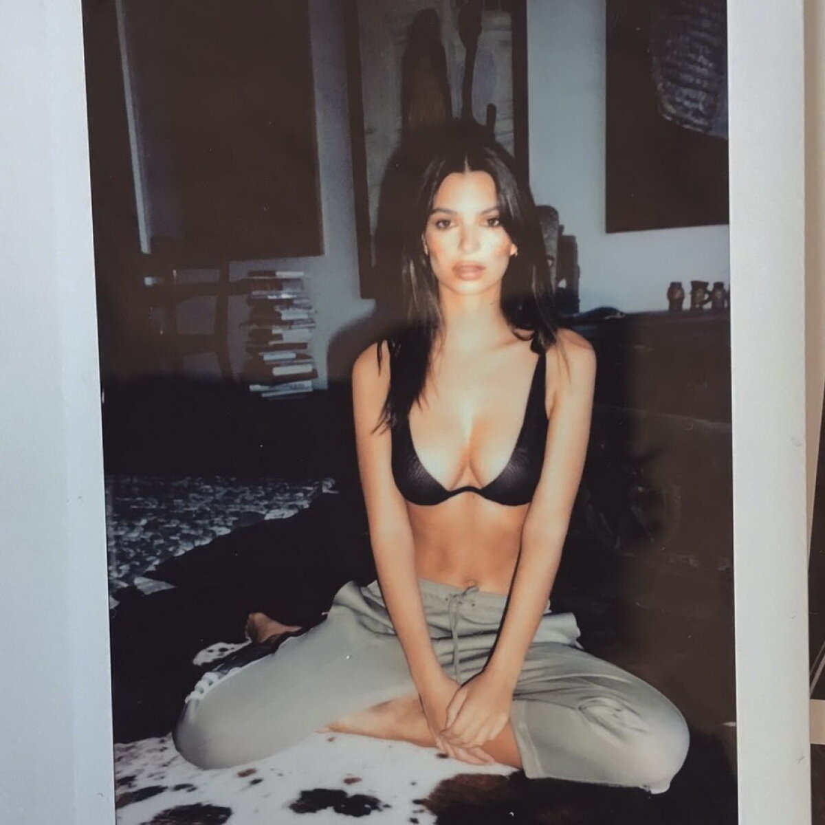 GALERIE FOTO Emily Ratajkowski, fotografii superbe pe Facebook