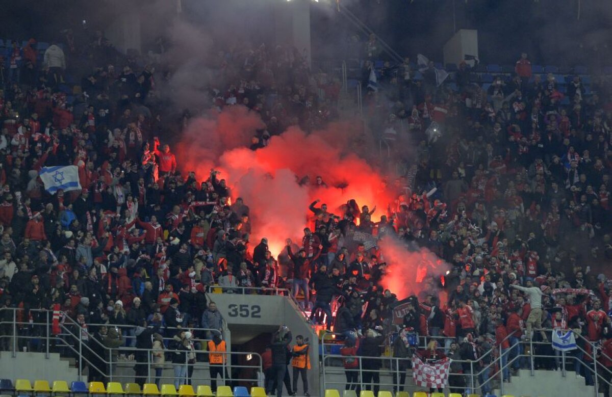 VIDEO + FOTO Surpriză în tribunele Arenei Naţionale! Israelienii au aprins torţe şi au scandat numele lui Dinamo