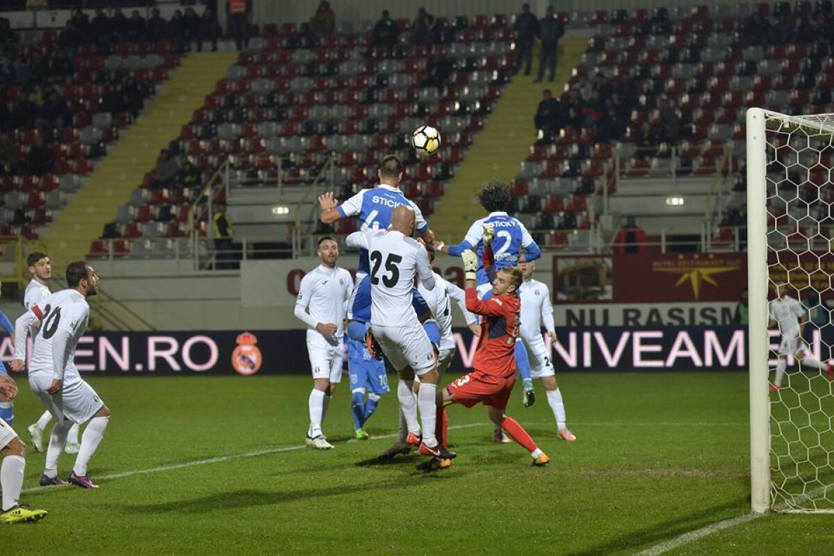 VIDEO+FOTO » Astra câștigă un punct nesperat în 10 oameni cu CSU Craiova, scor 2-2