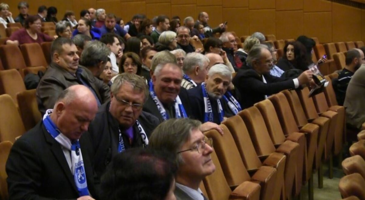 VIDEO + FOTO Imagini memorabile de la superevenimentul de la Sala Palatului! Cenaclul Flacăra și legendele Universității Craiova au interpretat împreună "Cântec pentru Oltenia"