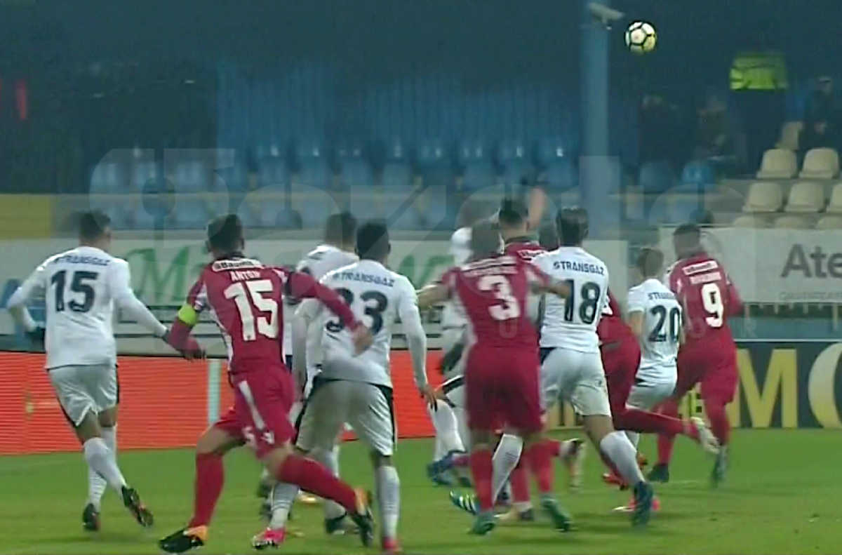 VIDEO + FOTO Gest șocant în Gaz Metan - Dinamo » Fostul jucător de la FCSB a făcut un penalty inexplicabil: "N-am văzut așa ceva în toată cariera"