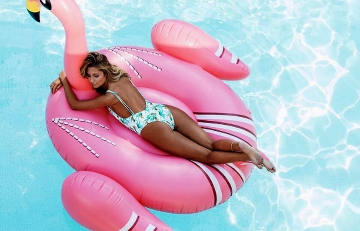 GALERIE FOTO E chimie între ei » Una dintre cele mai sexy femei a fost cucerită de starul lui Milan