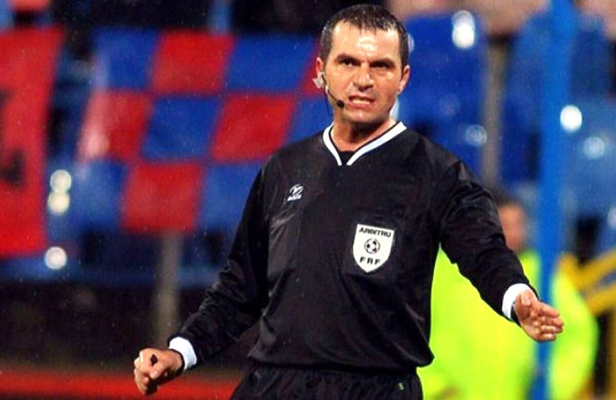 FOTO Scandal la meciul dintre CFR Cluj și Poli Iași! Ieșenii au venit cu tricouri speciale pentru a protesta împotriva arbitrajului și au întrerupt meciul